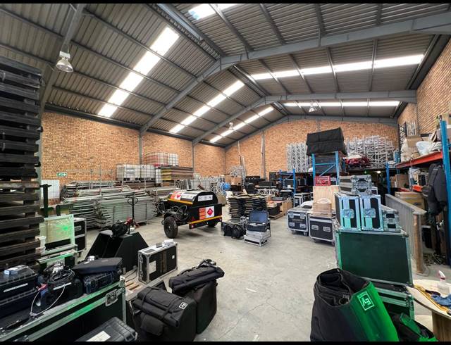 410M² WAREHOUSE TO LET IN STRIJDOMPARK